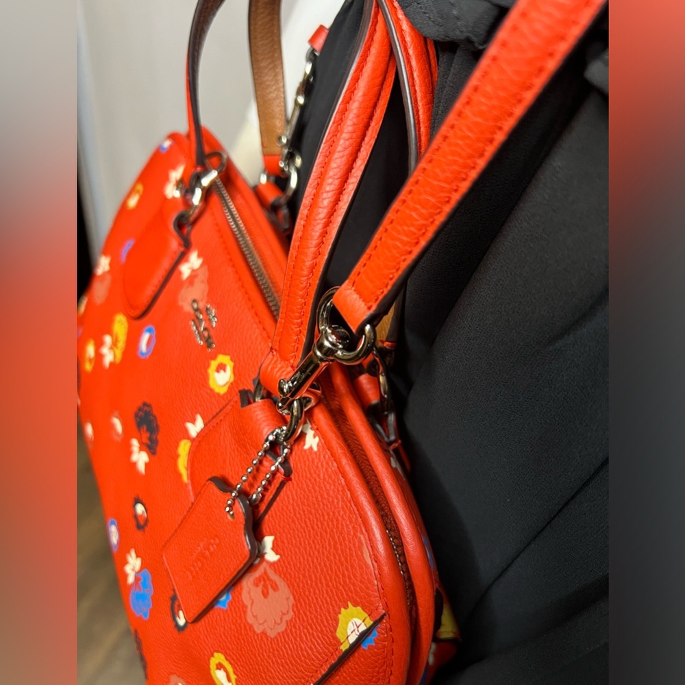 Coach.EUC.Gorgeous “NOLITA”. Pebble Leather Crossbody/Satchel.Red Floral.13X9.5" - Picture 4 of 13
